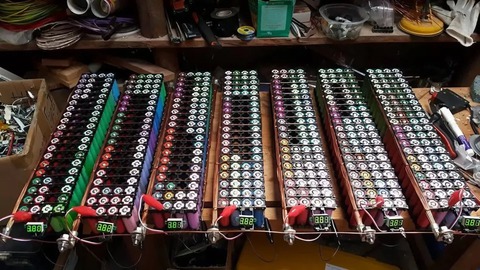 Tái chế pin laptop thành nguồn năng lượng Mặt Trời cung cấp điện suốt 8 năm - Ảnh 7. Tái chế pin laptop thành nguồn năng lượng Mặt Trời cung cấp điện suốt 8 năm - Ảnh 7.