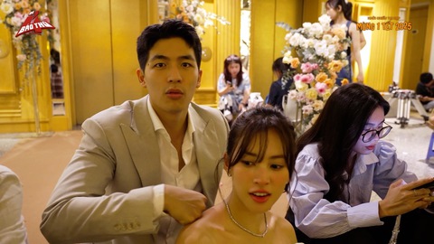 Cặp sao Việt bị "bắt quả tang" phim giả tình thật không thể cãi nổi, nhà gái vô tư ngồi lên đùi nhà trai mới sốc - Ảnh 2. Cặp sao Việt bị "bắt quả tang" phim giả tình thật không thể cãi nổi, nhà gái vô tư ngồi lên đùi nhà trai mới sốc - Ảnh 2.