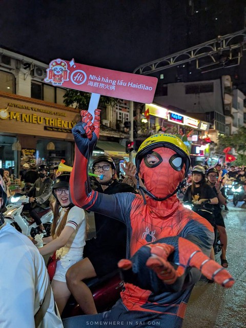 Hàng quán cả nước đồng loạt “chơi lớn” mừng tuyển Việt Nam vô địch ASEAN Cup 2024- Ảnh 6. Hàng quán cả nước đồng loạt “chơi lớn” mừng tuyển Việt Nam vô địch ASEAN Cup 2024- Ảnh 6.
