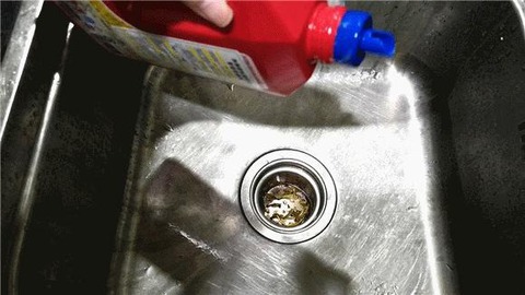 Đổ nước nóng vào bồn rửa bát: Hành động tưởng vô hại nhưng lại gây ra 2 nguy hiểm lớn- Ảnh 5. Đổ nước nóng vào bồn rửa bát: Hành động tưởng vô hại nhưng lại gây ra 2 nguy hiểm lớn- Ảnh 5.