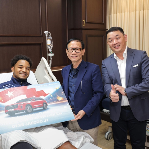 Chân dung mẫu xe ông Vũ Văn Tiền tặng Xuân Son: Chưa ai ở Việt Nam có, đi một mạch từ Hà Nội đến Quy Nhơn mới cần đổ xăng - Ảnh 2. Chân dung mẫu xe ông Vũ Văn Tiền tặng Xuân Son: Chưa ai ở Việt Nam có, đi một mạch từ Hà Nội đến Quy Nhơn mới cần đổ xăng - Ảnh 2.