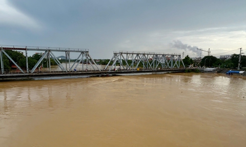 Lũ trên sông Thương vượt báo động 3 - Ảnh: Báo Bắc Ninh chụp lúc 7 giờ 30 phút ngày 8/10
