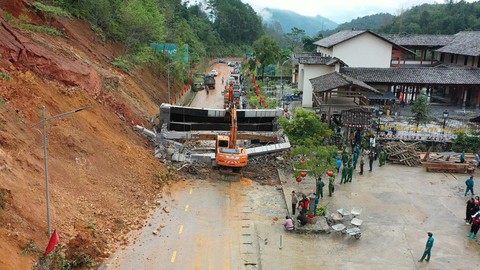 Lũ sông Thương sắp vượt kỷ lục 39 năm, Quân đội điều trực thăng, hơn 30.000 bộ đội cứu trợ- Ảnh 2.