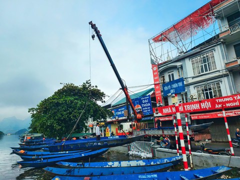 Lũ sông Thương sắp vượt kỷ lục 39 năm, Quân đội điều trực thăng, hơn 30.000 bộ đội cứu trợ- Ảnh 1.