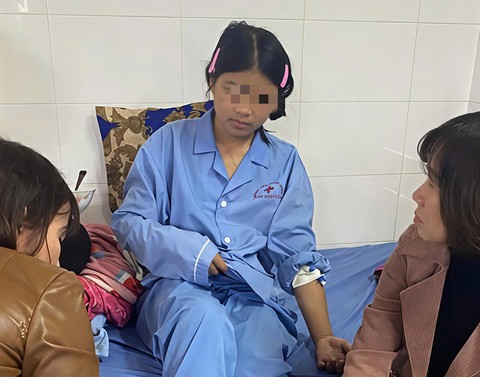 Mẹ bé gái bị bạo hành ở Thái Nguyên: Con bị đánh suốt 4 tiếng, dọa rút móng tay- Ảnh 1.