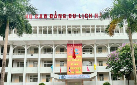 Ảnh, clip hiện trường vụ cháy nhà máy bia Hà Nội Habeco: Khói đen ngùn ngụt bốc cao - Ảnh 3.