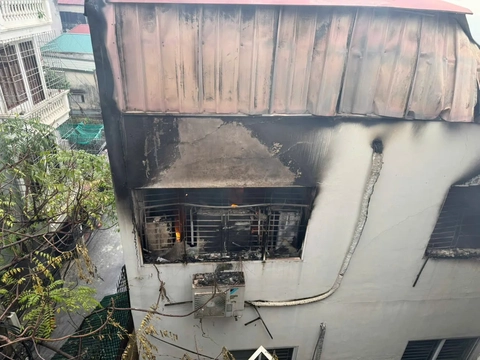 Nóng: Nhà máy bia Hà Nội Habeco cháy dữ dội, cột khói đen bốc cao - Ảnh 3.