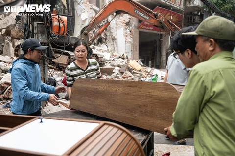 Hà Nội phá dỡ loạt công trình để làm tuyến đường ‘đắt nhất hành tinh’ - Ảnh 9.