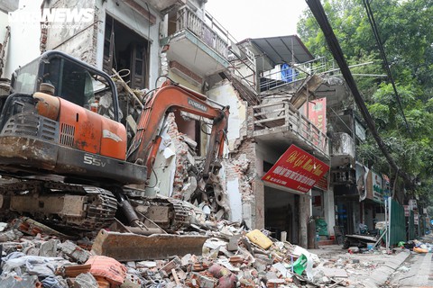 Hà Nội phá dỡ loạt công trình để làm tuyến đường ‘đắt nhất hành tinh’ - Ảnh 11.