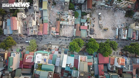 Hà Nội phá dỡ loạt công trình để làm tuyến đường ‘đắt nhất hành tinh’ - Ảnh 1.