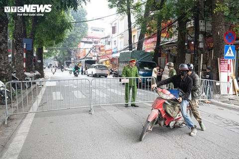 Hà Nội phá dỡ loạt công trình để làm tuyến đường ‘đắt nhất hành tinh’ - Ảnh 4.