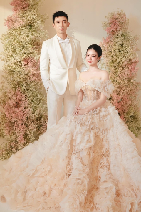 Midu - Đỗ Mỹ Linh: 2 nàng dâu hào môn cứ xuất hiện là gây sốt, cuộc sống hôn nhân có điều khác biệt- Ảnh 7. Midu - Đỗ Mỹ Linh: 2 nàng dâu hào môn cứ xuất hiện là gây sốt, cuộc sống hôn nhân có điều khác biệt- Ảnh 7.
