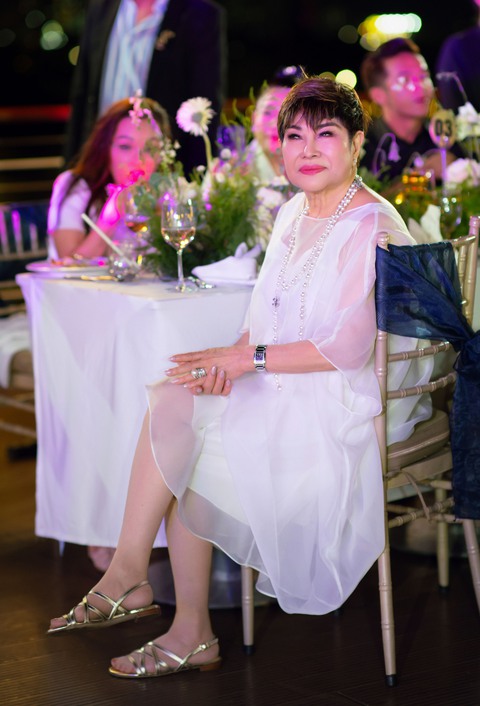 Nữ ca sĩ đình đám gọi vợ cũ Đàm Vĩnh Hưng là "bà đồng thép", ới 1 câu là xách 2 vali lên đường- Ảnh 2. Nữ ca sĩ đình đám gọi vợ cũ Đàm Vĩnh Hưng là "bà đồng thép", ới 1 câu là xách 2 vali lên đường- Ảnh 2.