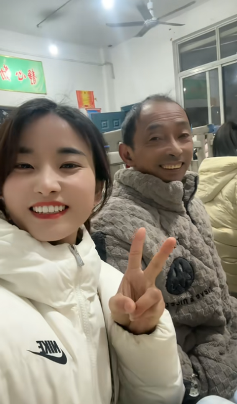 2h sáng đi từ quê lên, bố bị con gái phát giác 1 biểu hiện kì lạ: Sự thật lộ ra đau đớn vô cùng!- Ảnh 4. 2h sáng đi từ quê lên, bố bị con gái phát giác 1 biểu hiện kì lạ: Sự thật lộ ra đau đớn vô cùng!- Ảnh 4.