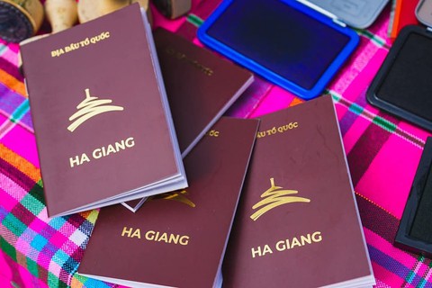 Tết qua mấy ngày, giới trẻ khắp nơi bất ngờ đổ xô lên Hà Giang tay lăm lăm cuốn sổ chỉ để "săn" thứ này - Ảnh 1. Tết qua mấy ngày, giới trẻ khắp nơi bất ngờ đổ xô lên Hà Giang tay lăm lăm cuốn sổ chỉ để "săn" thứ này - Ảnh 1.