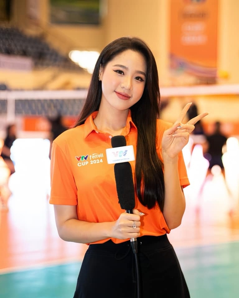 Nữ MC sinh năm 2000 xinh như tựa nàng thơ trên sân pickleball- Ảnh 8. Nữ MC sinh năm 2000 xinh như tựa nàng thơ trên sân pickleball- Ảnh 8.