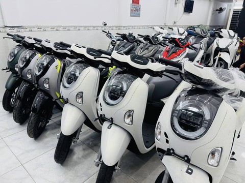Xe ga 110cc "sang, xịn, mịn" của Honda về đại lý Việt: Trang bị ngang cơ Vision, tiết kiệm xăng ấn tượng 1,8 lít/100 km - Ảnh 1. Xe ga 110cc "sang, xịn, mịn" của Honda về đại lý Việt: Trang bị ngang cơ Vision, tiết kiệm xăng ấn tượng 1,8 lít/100 km - Ảnh 1.