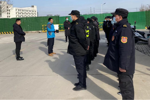 Bệnh viện Trung Quốc tuyển bảo vệ yêu cầu bằng đại học gây tranh cãi - Ảnh 2. Bệnh viện Trung Quốc tuyển bảo vệ yêu cầu bằng đại học gây tranh cãi - Ảnh 2.