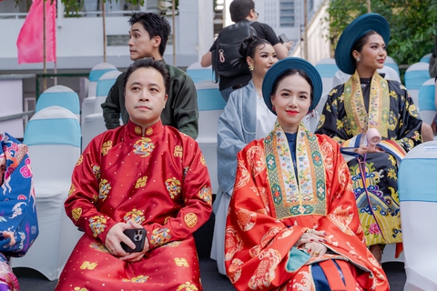 Dàn sao Vbiz lộng lẫy tại sự kiện khủng: Tiểu Vy - Quốc Anh bị Dàn sao Vbiz lộng lẫy tại sự kiện khủng: Tiểu Vy - Quốc Anh bị