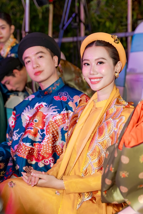 Dàn sao Vbiz lộng lẫy tại sự kiện khủng: Tiểu Vy - Quốc Anh bị Dàn sao Vbiz lộng lẫy tại sự kiện khủng: Tiểu Vy - Quốc Anh bị