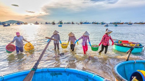 Thu hơn 1 tỷ USD từ du lịch dù chưa hết năm, tỉnh miền Trung tiếp tục gây ấn tượng với 3 kỷ lục lạ - Ảnh 8.