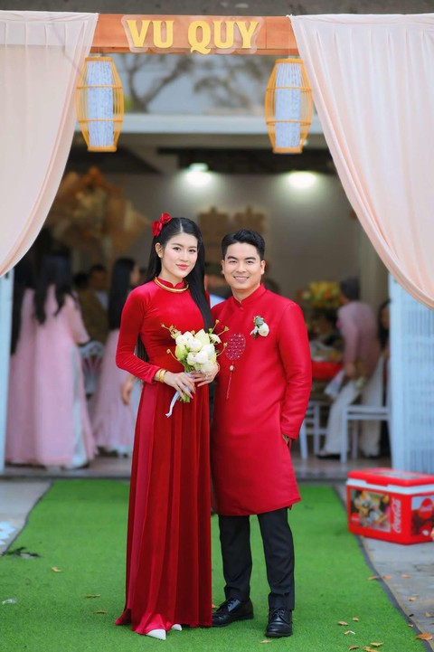 Quang Lê bay ra Đà Nẵng làm chủ hôn cho quản lý, tặng kim cương và 1 cọc tiền dày- Ảnh 13. Quang Lê bay ra Đà Nẵng làm chủ hôn cho quản lý, tặng kim cương và 1 cọc tiền dày- Ảnh 13.