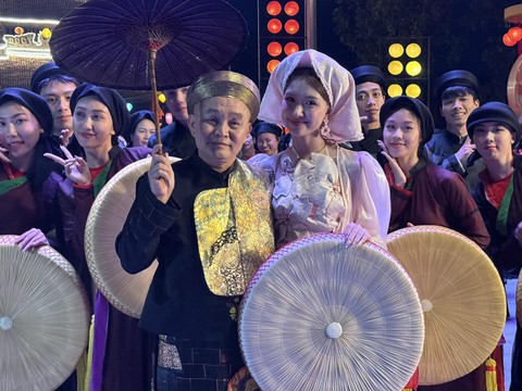 Hòa Minzy công khai tin nhắn với NSƯT Xuân Hinh - Ảnh 1. Hòa Minzy công khai tin nhắn với NSƯT Xuân Hinh - Ảnh 1.