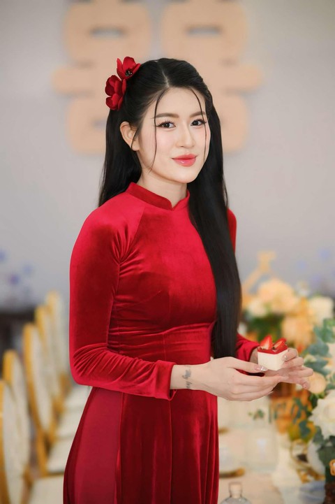 Quang Lê bay ra Đà Nẵng làm chủ hôn cho quản lý, tặng kim cương và 1 cọc tiền dày- Ảnh 11. Quang Lê bay ra Đà Nẵng làm chủ hôn cho quản lý, tặng kim cương và 1 cọc tiền dày- Ảnh 11.