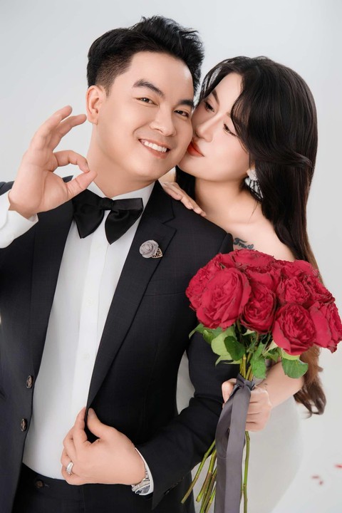 Quang Lê bay ra Đà Nẵng làm chủ hôn cho quản lý, tặng kim cương và 1 cọc tiền dày- Ảnh 14. Quang Lê bay ra Đà Nẵng làm chủ hôn cho quản lý, tặng kim cương và 1 cọc tiền dày- Ảnh 14.