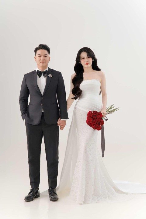 Quang Lê bay ra Đà Nẵng làm chủ hôn cho quản lý, tặng kim cương và 1 cọc tiền dày- Ảnh 10. Quang Lê bay ra Đà Nẵng làm chủ hôn cho quản lý, tặng kim cương và 1 cọc tiền dày- Ảnh 10.
