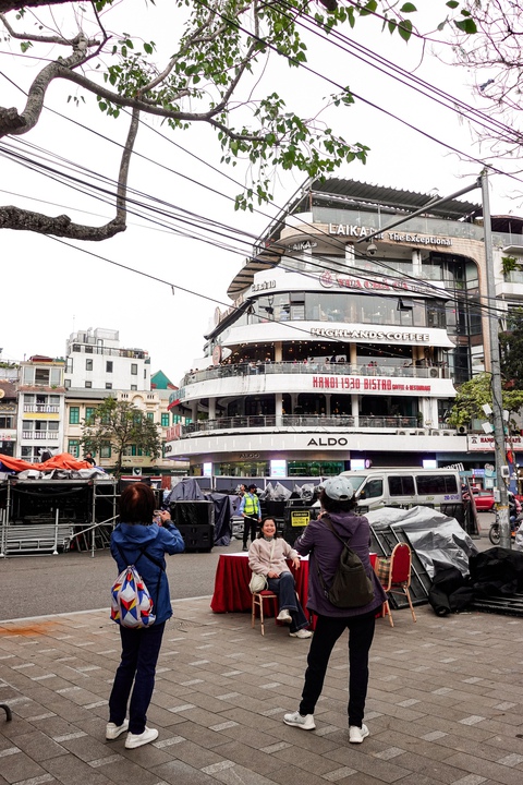 Dân tình đổ xô chụp ảnh tòa nhà Hàm Cá Mập trước ngày phá bỏ , Hà Nội xôn xao - Ảnh 9. Dân tình đổ xô chụp ảnh tòa nhà Hàm Cá Mập trước ngày phá bỏ , Hà Nội xôn xao - Ảnh 9.