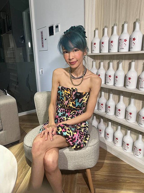 Nữ ca sĩ hành hung người đến gãy xương, xuất huyết não, soi đến gia thế càng thấy kinh hoàng- Ảnh 7. Nữ ca sĩ hành hung người đến gãy xương, xuất huyết não, soi đến gia thế càng thấy kinh hoàng- Ảnh 7.
