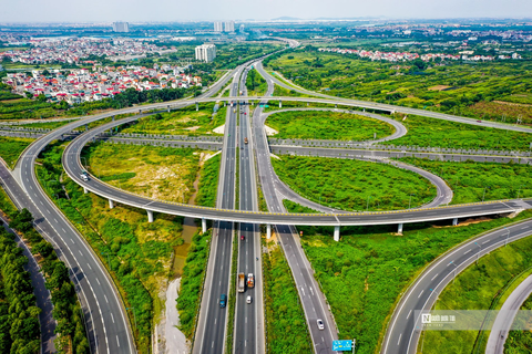 Cả hệ thống chính trị vào cuộc, không để "trượt" tiến độ 3.000km cao tốc- Ảnh 1. Cả hệ thống chính trị vào cuộc, không để "trượt" tiến độ 3.000km cao tốc- Ảnh 1.