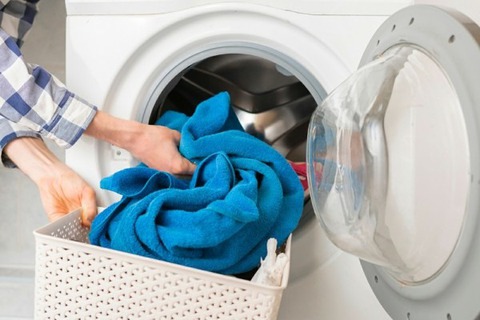 Rắc 1 nắm muối trắng vào máy giặt, tưởng nghịch dại ai ngờ hiệu quả hơn cả "vàng mười"- Ảnh 3. Rắc 1 nắm muối trắng vào máy giặt, tưởng nghịch dại ai ngờ hiệu quả hơn cả "vàng mười"- Ảnh 3.