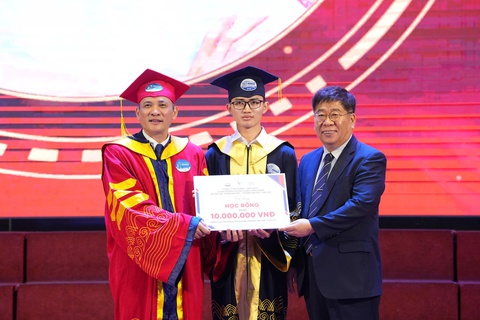 Nguyễn Phi Phong tốt nghiệp thủ khoa Đại học Thủy lợi với điểm xuất sắc - Ảnh 1. Nguyễn Phi Phong tốt nghiệp thủ khoa Đại học Thủy lợi với điểm xuất sắc - Ảnh 1.
