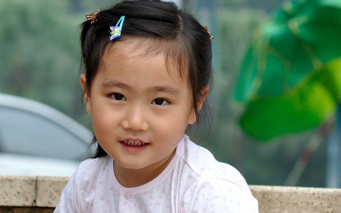 Tay Con Gái Lạnh Nói Lên Điều Gì? Khám Phá Ý Nghĩa Tâm Linh và Khoa Học