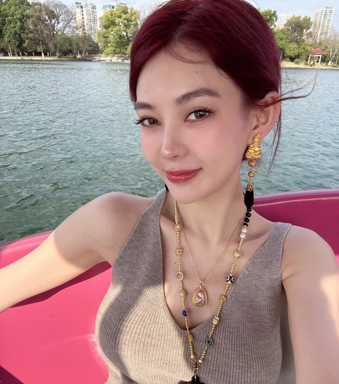 Biến căng cho người đẹp 9X "bóc lịch" vì tham gia đường dây sản xuất thuốc giảm cân, kẹo ăn kiêng chứa chất cấm - Ảnh 1. Biến căng cho người đẹp 9X "bóc lịch" vì tham gia đường dây sản xuất thuốc giảm cân, kẹo ăn kiêng chứa chất cấm - Ảnh 1.