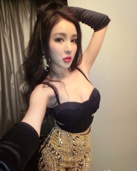 Biến căng cho người đẹp 9X "bóc lịch" vì tham gia đường dây sản xuất thuốc giảm cân, kẹo ăn kiêng chứa chất cấm - Ảnh 3. Biến căng cho người đẹp 9X "bóc lịch" vì tham gia đường dây sản xuất thuốc giảm cân, kẹo ăn kiêng chứa chất cấm - Ảnh 3.