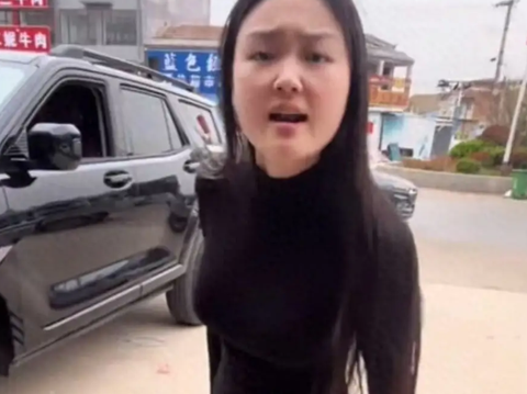 Bức ảnh người cô nghiêm khắc dạy cháu gây bão mạng xã hội - Ảnh 1. Bức ảnh người cô nghiêm khắc dạy cháu gây bão mạng xã hội - Ảnh 1.