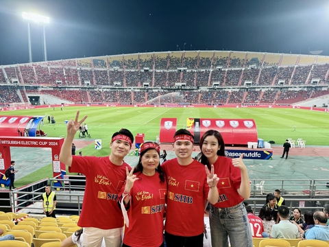 Đỗ Mỹ Linh diện đồ đôi cùng cháu gái chồng dạo phố, gây khó hiểu khi che mặt mẹ chồng - vợ bầu Hiển?- Ảnh 4. Đỗ Mỹ Linh diện đồ đôi cùng cháu gái chồng dạo phố, gây khó hiểu khi che mặt mẹ chồng - vợ bầu Hiển?- Ảnh 4.