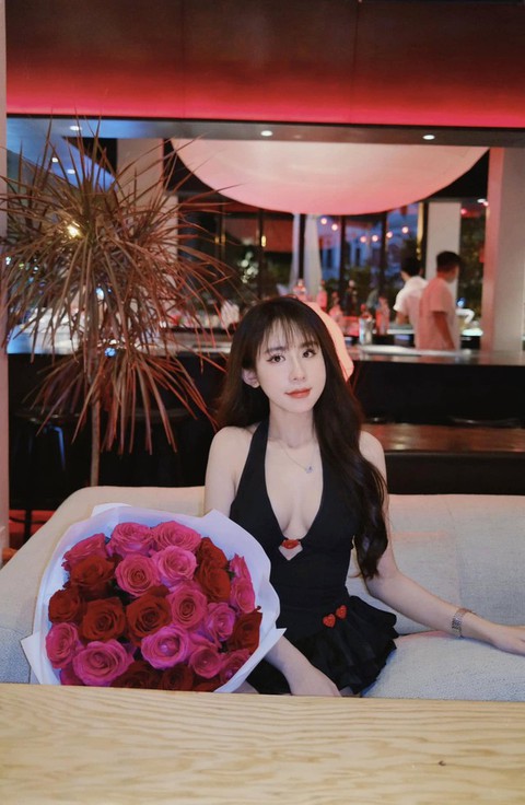 Nữ cơ thủ buông lời "thả thính" ngọt ngào, fan nam "phát tín hiệu" vượt mức chịu đựng - Ảnh 2. Nữ cơ thủ buông lời "thả thính" ngọt ngào, fan nam "phát tín hiệu" vượt mức chịu đựng - Ảnh 2.