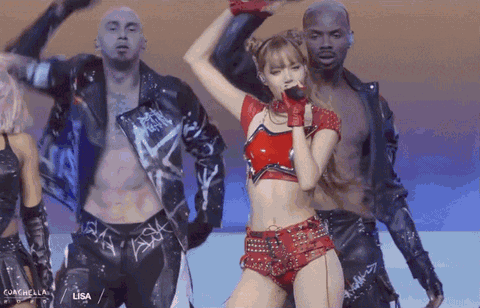 Vũ đạo 19+ khiến Lisa bị chỉ trích “bắt chước ca sĩ nhạc pop Mỹ rẻ tiền”- Ảnh 3. Vũ đạo 19+ khiến Lisa bị chỉ trích “bắt chước ca sĩ nhạc pop Mỹ rẻ tiền”- Ảnh 3.