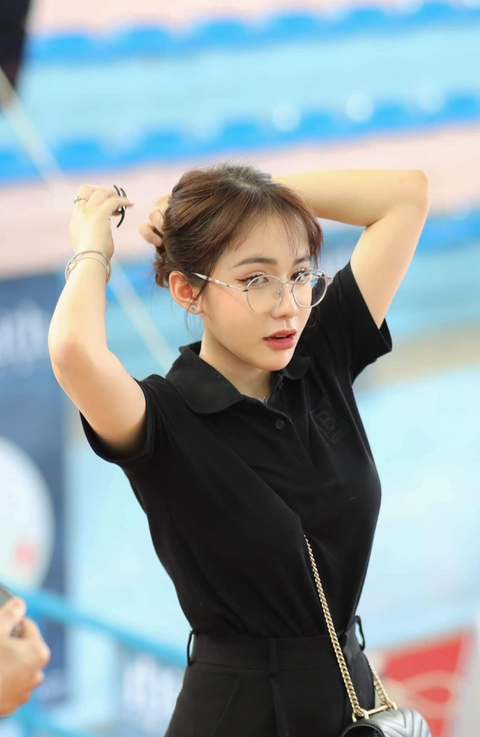 Nữ cơ thủ buông lời "thả thính" ngọt ngào, fan nam "phát tín hiệu" vượt mức chịu đựng - Ảnh 1. Nữ cơ thủ buông lời "thả thính" ngọt ngào, fan nam "phát tín hiệu" vượt mức chịu đựng - Ảnh 1.