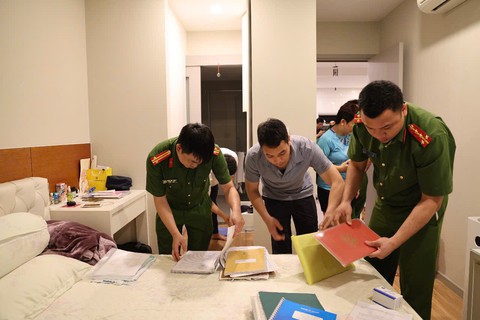 [ẢNH] Bắt, khám xét khẩn cấp kiểm định viên, lãnh đạo Trung tâm Kiểm định Kỹ thuật an toàn khu vực II - Ảnh 12.