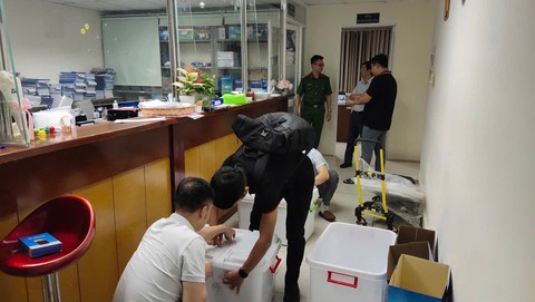 [ẢNH] Bắt, khám xét khẩn cấp kiểm định viên, lãnh đạo Trung tâm Kiểm định Kỹ thuật an toàn khu vực II - Ảnh 8.