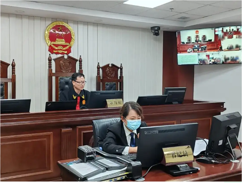 Thấy 'chất lỏng lạ' trên người sau phẫu thuật, cô gái kiện bác sĩ: Sự thật phơi bày qua camera an ninh - Ảnh 3.
