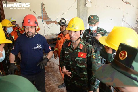 Bộ đội Việt Nam giải cứu nạn nhân sau 5 ngày động đất Myanmar - Ảnh 1. Bộ đội Việt Nam giải cứu nạn nhân sau 5 ngày động đất Myanmar - Ảnh 1.