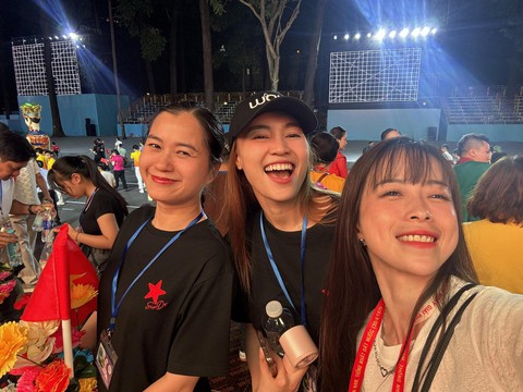 Tiểu Vy, Lan Ngọc, Minh Luân cùng nhiều sao Việt hào hứng tham gia tổng hợp luyện diễu hành Đại lễ 30/4- Ảnh 1. Tiểu Vy, Lan Ngọc, Minh Luân cùng nhiều sao Việt hào hứng tham gia tổng hợp luyện diễu hành Đại lễ 30/4- Ảnh 1.