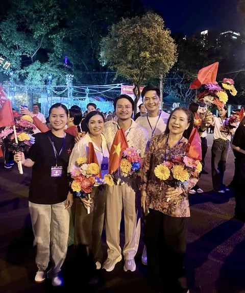 Tiểu Vy, Lan Ngọc, Minh Luân cùng nhiều sao Việt hào hứng tham gia tổng hợp luyện diễu hành Đại lễ 30/4- Ảnh 6. Tiểu Vy, Lan Ngọc, Minh Luân cùng nhiều sao Việt hào hứng tham gia tổng hợp luyện diễu hành Đại lễ 30/4- Ảnh 6.