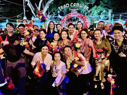 Tiểu Vy, Lan Ngọc, Minh Luân cùng nhiều sao Việt hào hứng tham gia tổng hợp luyện diễu hành Đại lễ 30/4- Ảnh 8. Tiểu Vy, Lan Ngọc, Minh Luân cùng nhiều sao Việt hào hứng tham gia tổng hợp luyện diễu hành Đại lễ 30/4- Ảnh 8.
